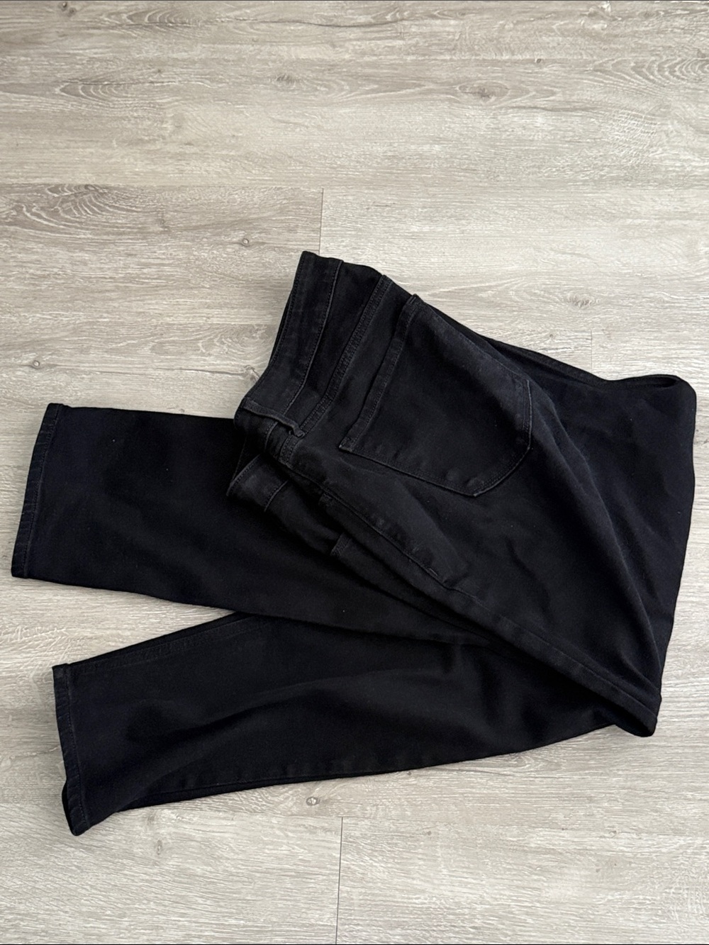 Old Navy Women’s High Rise WOW Straight Ankle Jeans, Size 16 Short, Black - Picture 9 of 10